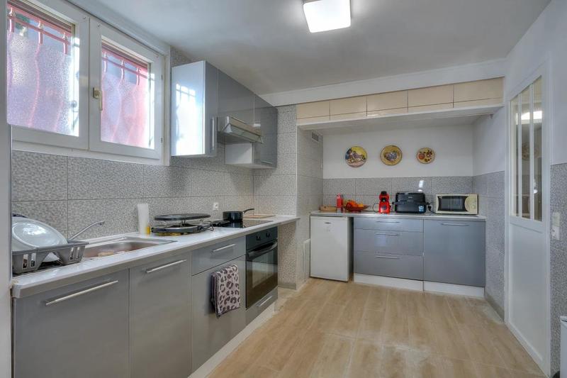 Maison - 285 m² - 10 pièces