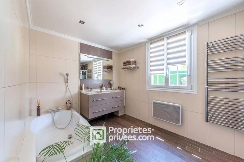 Maison - 190 m² - 8 pièces