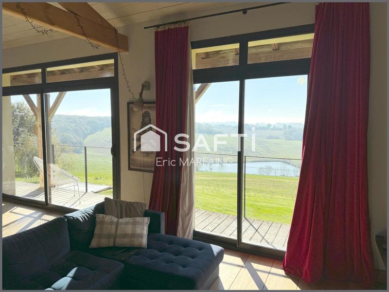 Maison - 230 m² - 8 pièces