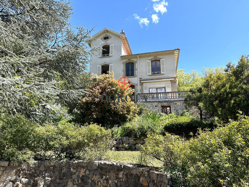 Villa - 252 m² - 11 pièces