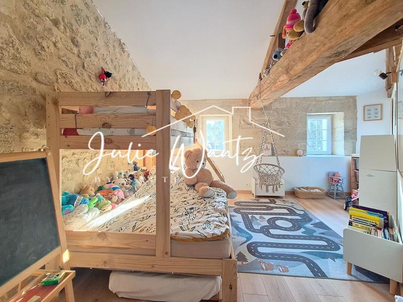 Maison - 201 m² - 7 pièces