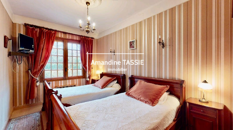 Maison - 230 m² - 8 pièces