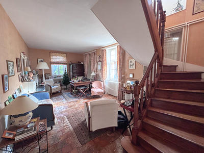 Maison - 240 m² - 8 pièces