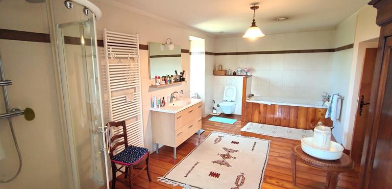 Corps de ferme - 230 m² - 5 pièces