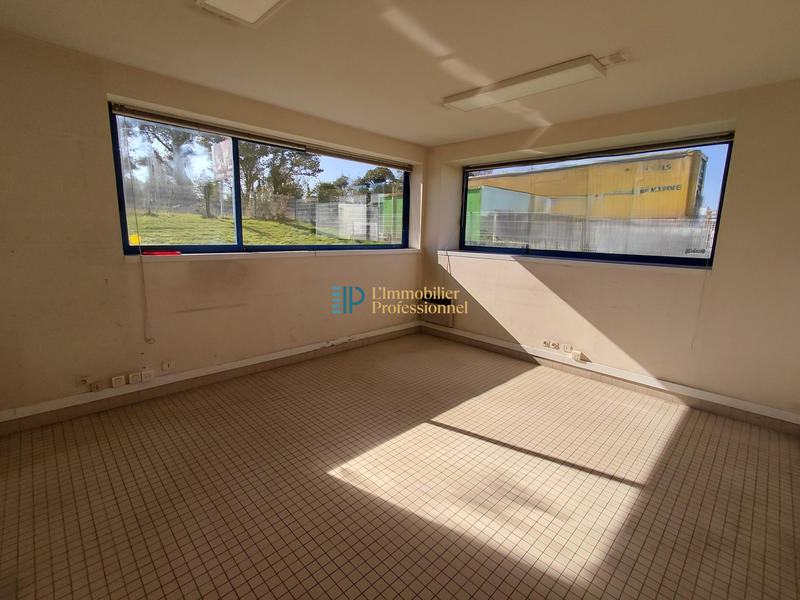 Local d'activités - 940 m²