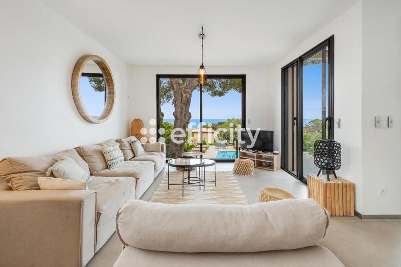 Maison - 211 m² - 7 pièces