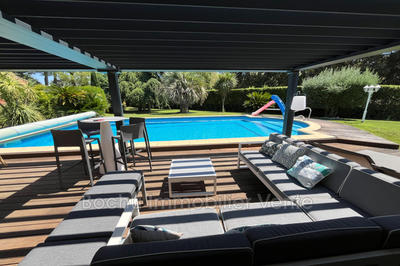 Villa - 200 m² - 5 pièces