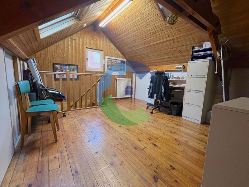 Maison - 220 m² - 8 pièces