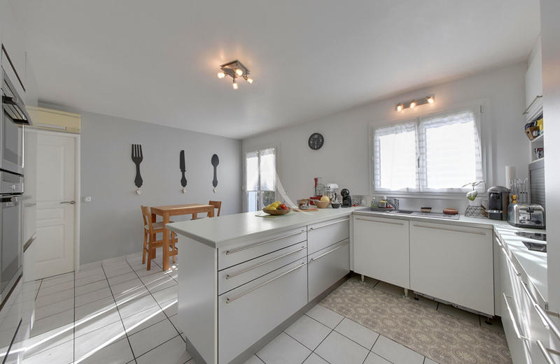 Maison - 215 m² - 8 pièces