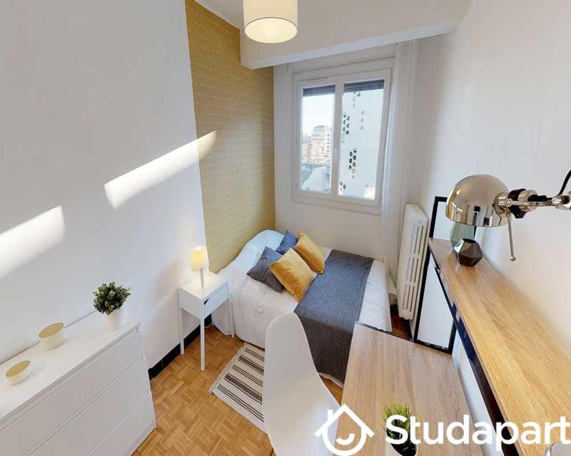 Chambre - 80 m² - 1 pièce