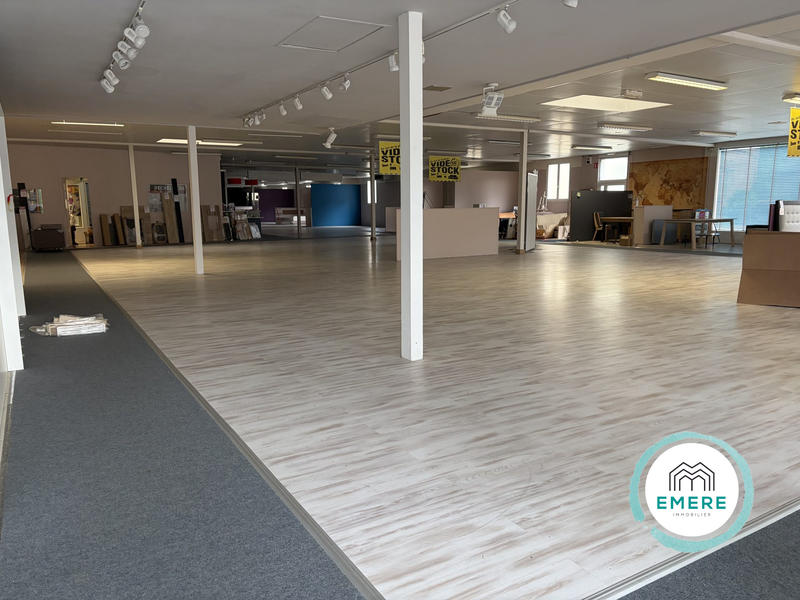 Maison - 1 730 m² - 2 pièces