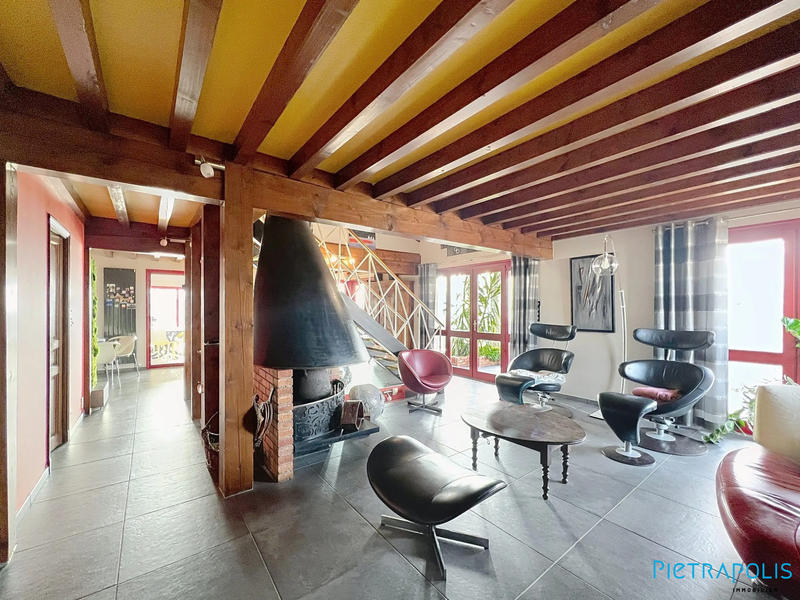 Maison - 232 m² - 9 pièces