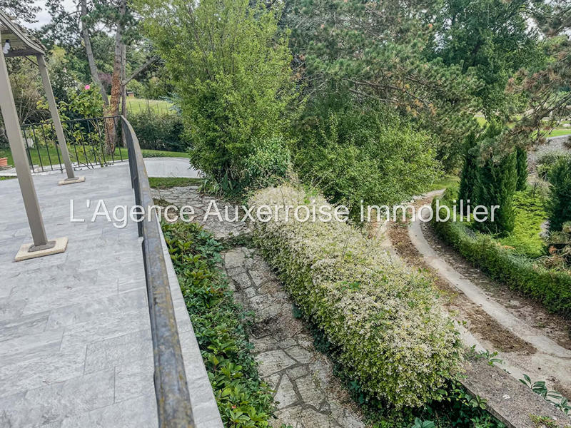 Maison - 218 m² - 6 pièces