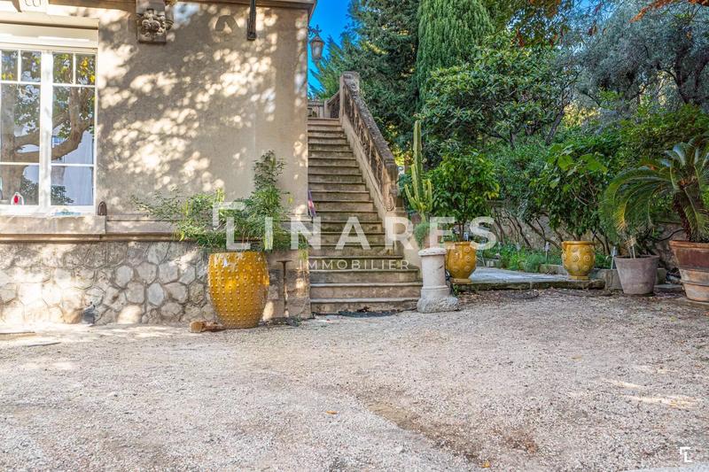 Maison - 204 m² - 6 pièces