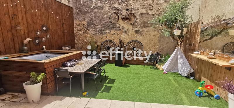 Maison - 250 m² - 6 pièces