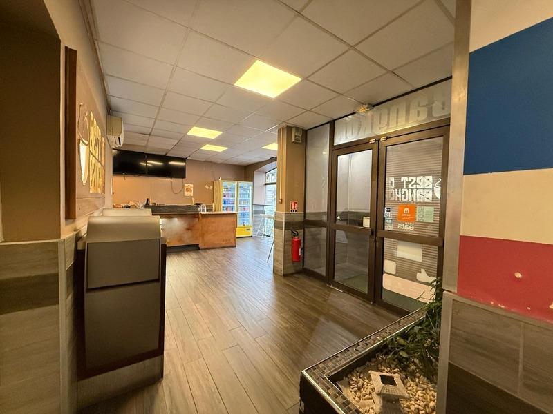 Local commercial - 100 m² - 2 pièces