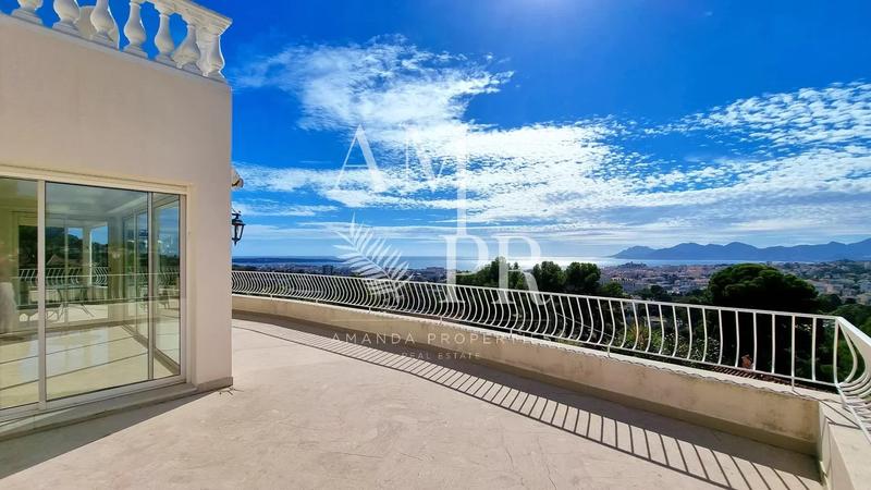 Villa - 239 m² - 6 pièces