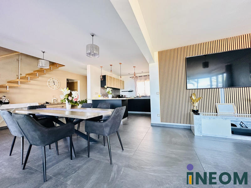 Villa - 250 m² - 8 pièces