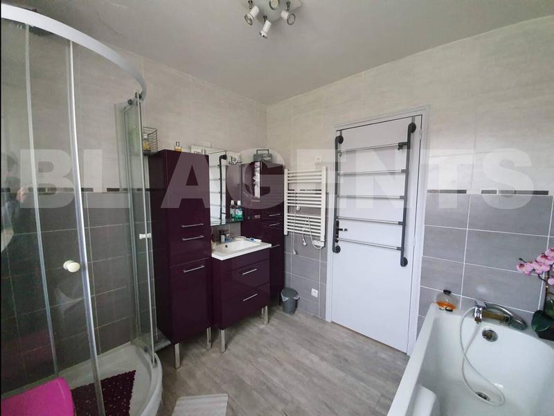 Maison - 240 m² - 11 pièces