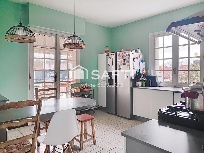 Maison - 244 m² - 8 pièces