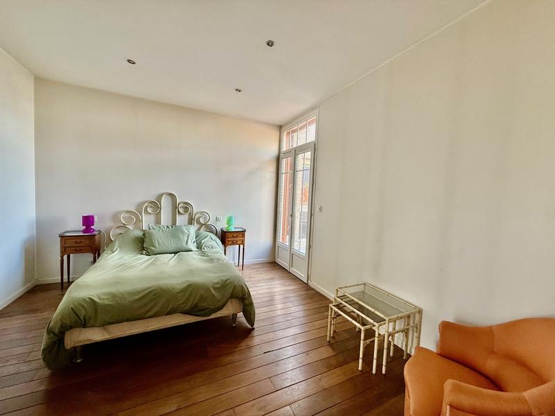 Appartement - 209 m² - 6 pièces