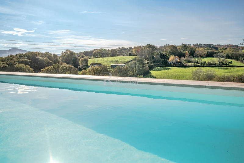 Villa - 198 m² - 8 pièces