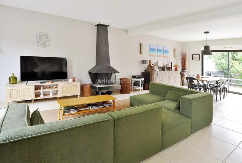 Maison - 210 m² - 7 pièces