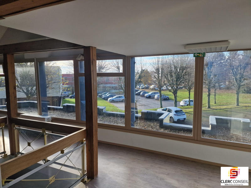 Bureau - 610 m²