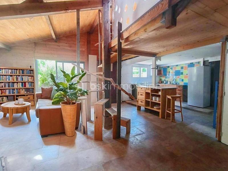 Maison - 200 m² - 8 pièces