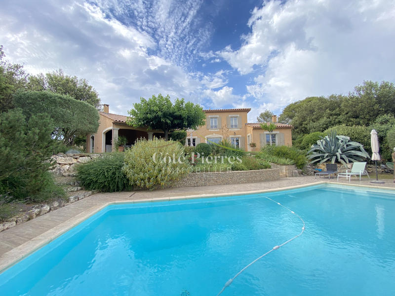 Villa - 205 m² - 8 pièces