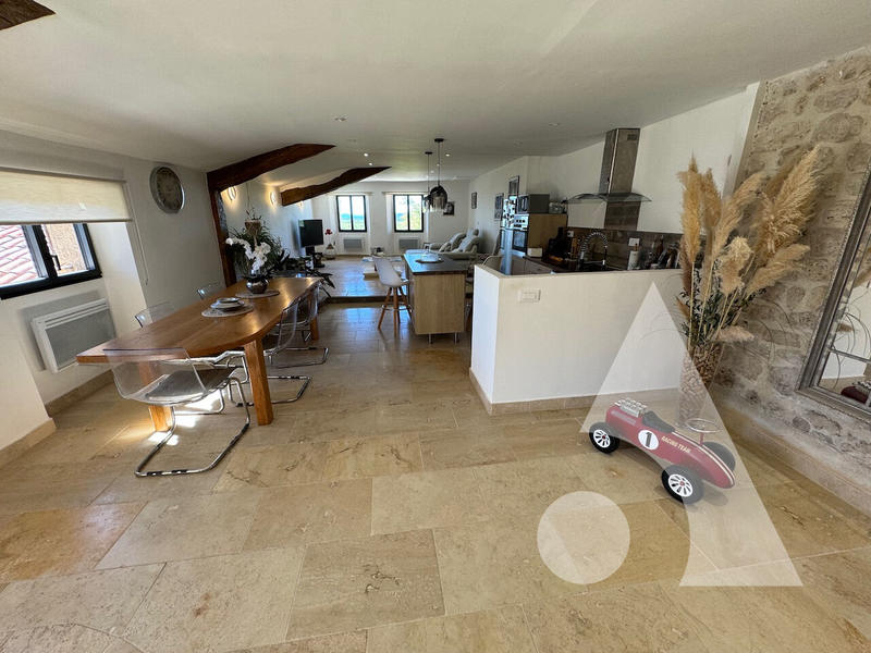 Maison - 568 m² - 12 pièces