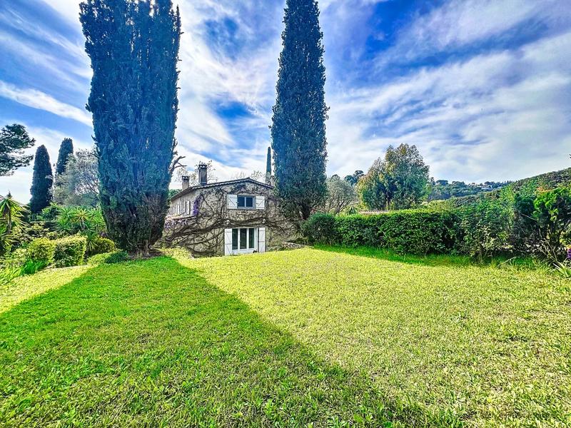 Maison - 210 m² - 8 pièces