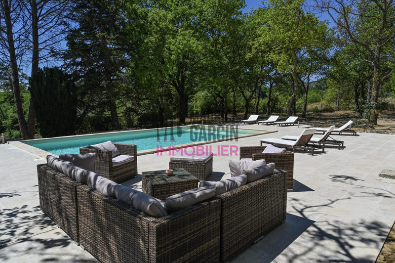 Maison - 250 m² - 8 pièces