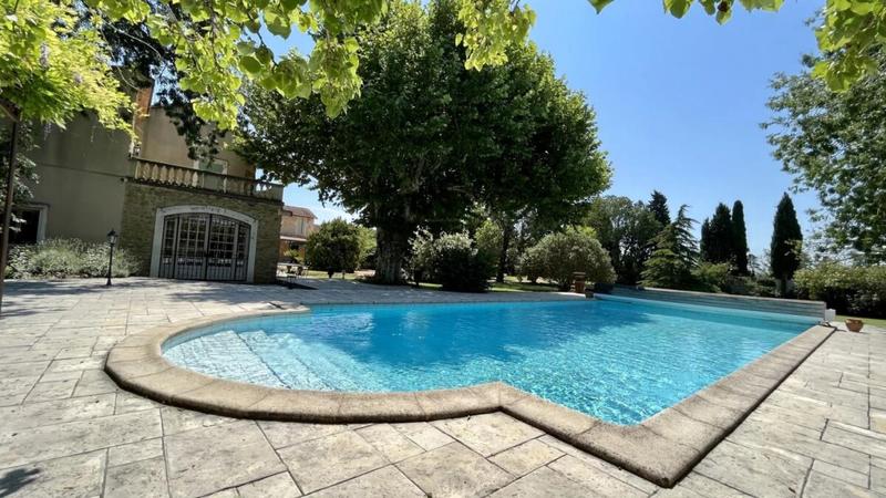 Propriété - 400 m² - 15 pièces