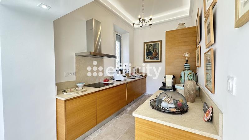 Maison - 236 m² - 6 pièces