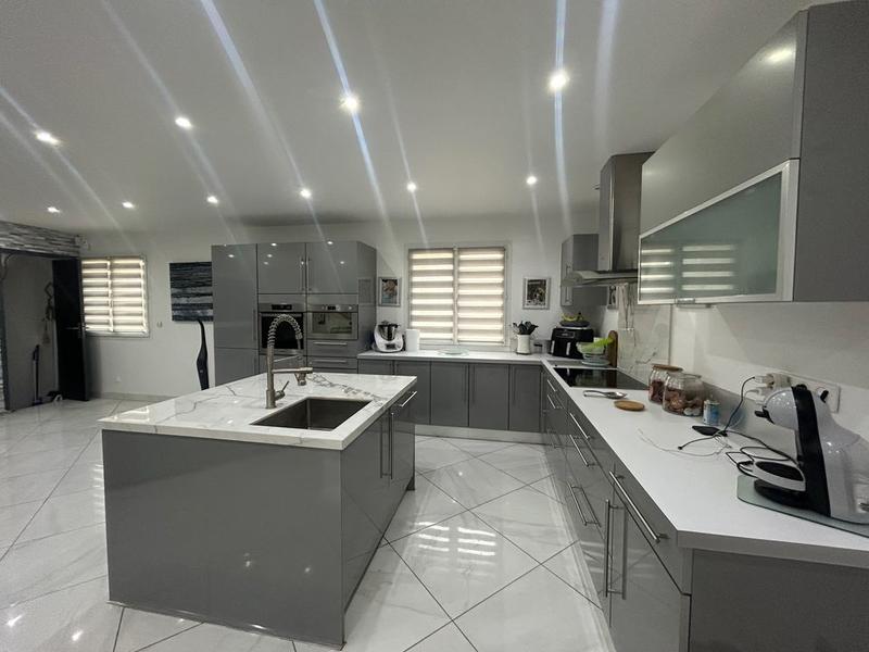 Maison - 226 m² - 7 pièces