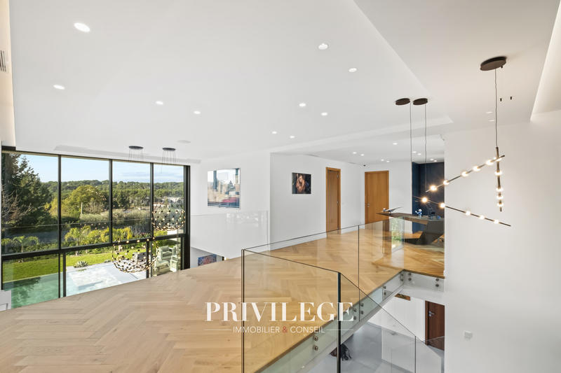 Villa - 340 m² - 8 pièces