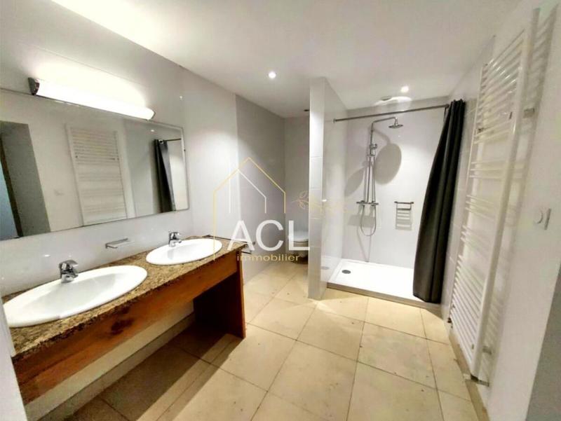 Propriété - 360 m² - 11 pièces