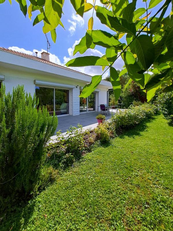 Maison - 222 m² - 8 pièces