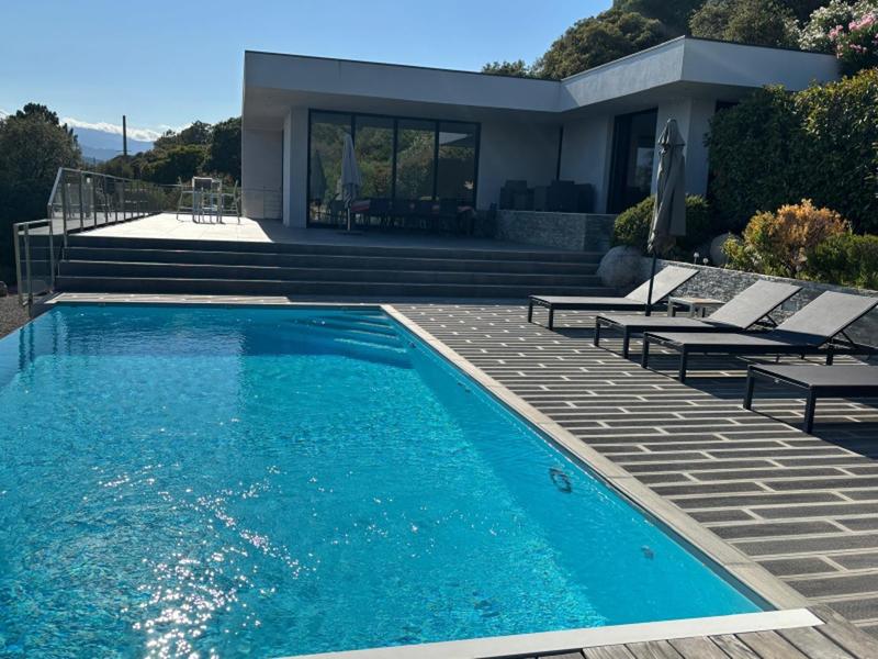 Maison - 167 m² - 8 pièces