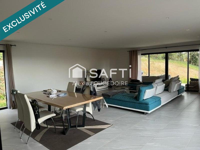 Maison - 230 m² - 6 pièces