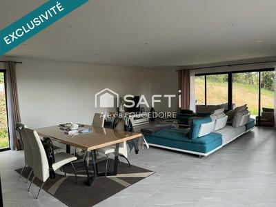 Maison - 230 m² - 6 pièces