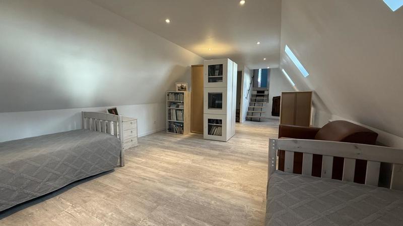 Maison - 238 m² - 10 pièces