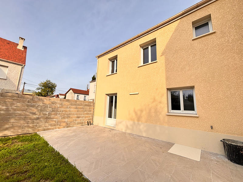 Maison - 95 m² - 5 pièces