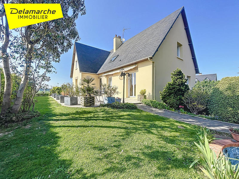 Maison - 242 m² - 9 pièces