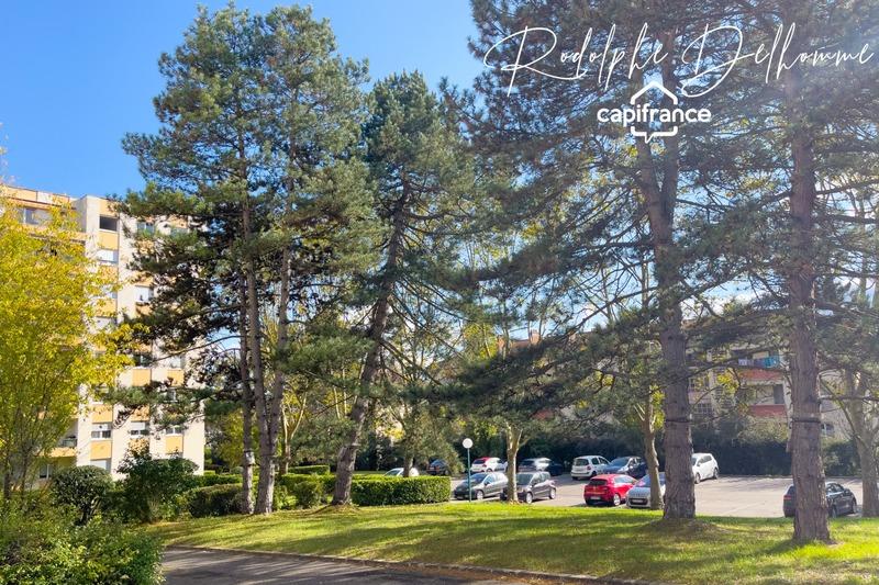 Appartement - 85 m² - 5 pièces