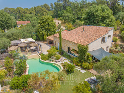 Villa - 220 m² - 5 pièces