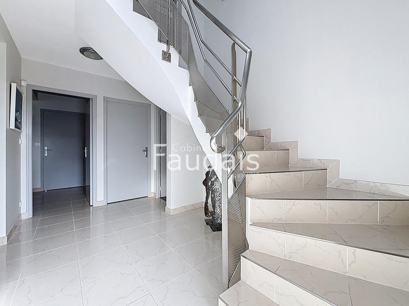 Maison - 168 m² - 5 pièces