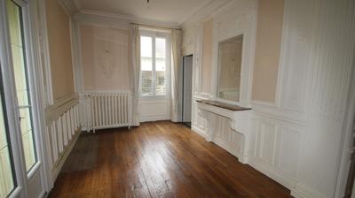 Maison - 230 m² - 8 pièces