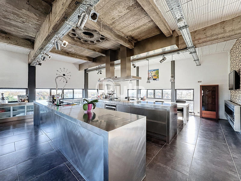 Loft - 289 m² - 6 pièces